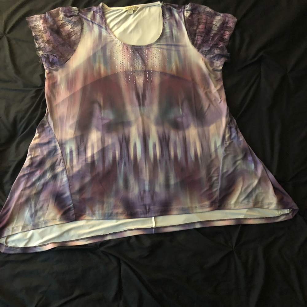 Gently worn purple based w/ lace sleeves shirt🌸